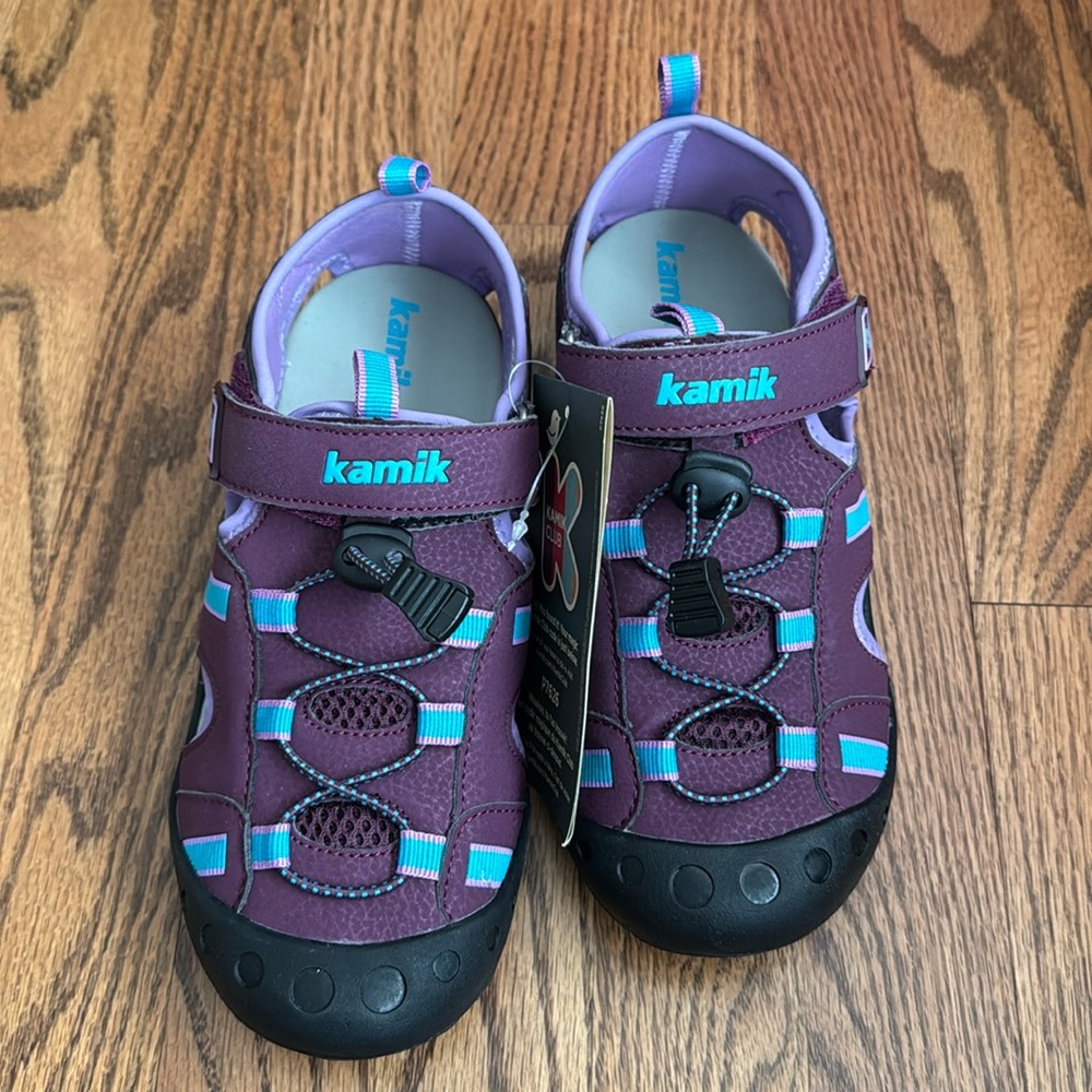 NEW - Big Girls size 4 Kamik sandals